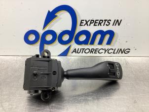 Używane Przelacznik wycieraczki BMW 3 serie (E46/4) 316i 16V Cena € 25,00 Procedura marży oferowane przez Gebr Opdam B.V.