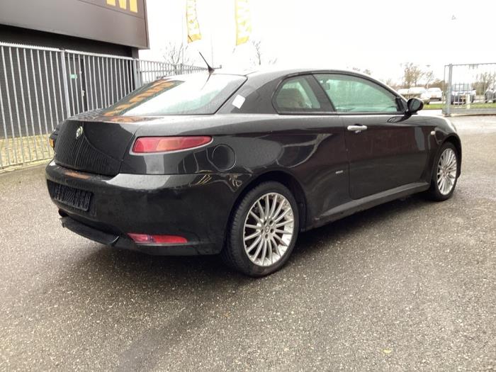 Achterklep van een Alfa Romeo GT (937) 1.8 Twin Spark 16V 2006