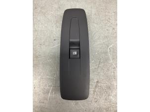 Gebruikte Elektrisch Raam Schakelaar Renault Grand Scénic IV (RFAR) 1.5 Energy dCi 110 Prijs € 15,00 Margeregeling aangeboden door Gebr Opdam B.V.