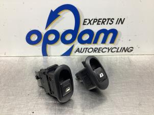 Używane Przelacznik elektrycznej szyby Citroen C3 (FC/FL/FT) 1.4 HDi Cena € 30,00 Procedura marży oferowane przez Gebr Opdam B.V.