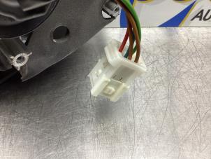 Gebruikte Buitenspiegel links Peugeot 206 CC (2D) 2.0 16V Prijs € 50,00 Margeregeling aangeboden door Gebr Opdam B.V.