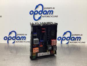 Gebruikte Zekeringkast Volkswagen Golf V (1K1) 1.6 FSI 16V Prijs € 75,00 Margeregeling aangeboden door Gebr Opdam B.V.