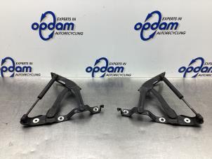 Używane Zawias pokrywy silnika Audi TT (8N3) 1.8 20V Turbo Cena € 50,00 Procedura marży oferowane przez Gebr Opdam B.V.