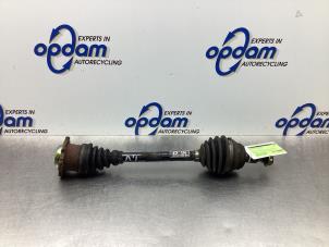 Gebruikte Aandrijfas links-voor Volkswagen Golf IV (1J1) 1.6 Prijs € 50,00 Margeregeling aangeboden door Gebr Opdam B.V.