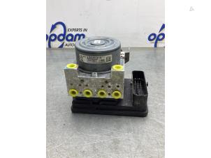 Begagnade ABS-pump Mercedes C (W205) C-200d 2.2 16V Pris € 125,00 Marginaltabell erbjuds av Gebr Opdam B.V.