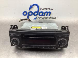 Begagnade Radio Mercedes A (W169) 1.5 A-150 5-Drs. Pris € 100,00 Marginaltabell erbjuds av Gebr Opdam B.V.