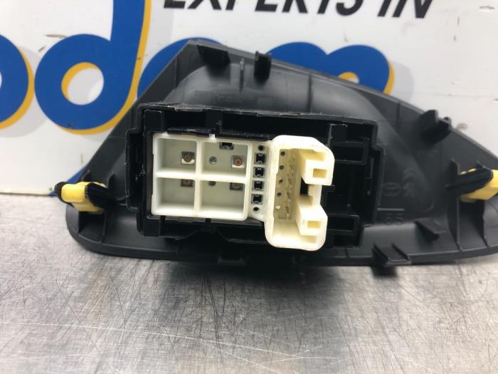 Spiegel Schakelaar van een Suzuki Swift (ZA/ZC/ZD1/2/3/9) 1.3 VVT 16V 2007