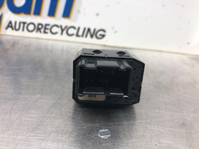 Spiegel Schakelaar van een Suzuki Swift (ZA/ZC/ZD1/2/3/9) 1.3 VVT 16V 2007