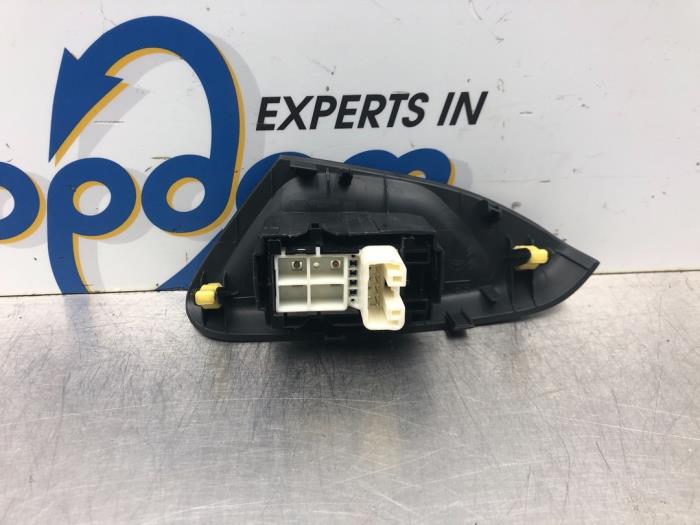 Spiegel Schakelaar van een Suzuki Swift (ZA/ZC/ZD1/2/3/9) 1.3 VVT 16V 2007