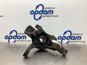 Gebruikte Fusee rechts-voor Opel Astra H SW (L35) 1.6 16V Twinport Prijs € 50,00 Margeregeling aangeboden door Gebr Opdam B.V.