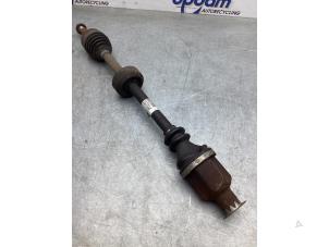 Gebruikte Aandrijfas rechts-voor Renault Twingo II (CN) 1.2 16V Prijs € 30,00 Margeregeling aangeboden door Gebr Opdam B.V.