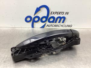 Używane Uchwyt drzwi lewych tylnych wersja 4-drzwiowa Volkswagen Passat Variant (3C5) 1.4 TSI 16V Cena € 30,00 Procedura marży oferowane przez Gebr Opdam B.V.