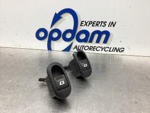 Używane Przelacznik elektrycznej szyby Citroen C3 (FC/FL/FT) 1.1 Cena € 30,00 Procedura marży oferowane przez Gebr Opdam B.V.