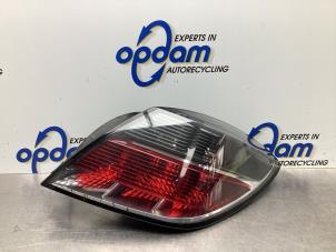 Begagnade Baklykta, höger Opel Astra H GTC (L08) 1.8 16V Pris € 50,00 Marginaltabell erbjuds av Gebr Opdam B.V.