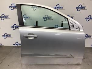 Begagnade Framdörr, 4-dörrars, höger Opel Astra H SW (L35) 1.7 CDTi 16V Pris € 150,00 Marginaltabell erbjuds av Gebr Opdam B.V.