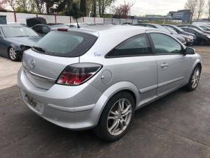 Begagnade Baklykta, höger Opel Astra H GTC (L08) 1.6 16V Twinport Pris € 50,00 Marginaltabell erbjuds av Gebr Opdam B.V.