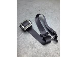 Begagnade Främre säkerhetsbälte, höger Opel Corsa E 1.4 16V Pris € 75,00 Marginaltabell erbjuds av Gebr Opdam B.V.