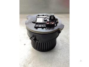 Gebruikte Kachel Ventilatiemotor BMW 5 serie (G30) 540i xDrive 3.0 TwinPower Turbo 24V Prijs € 75,00 Margeregeling aangeboden door Gebr Opdam B.V.