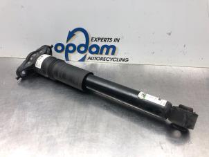 Gebruikte Schokdemper links-achter Opel Corsa F (UB/UH/UP) 1.2 12V 75 Prijs € 60,00 Margeregeling aangeboden door Gebr Opdam B.V.