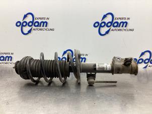 Begagnade Stötdämparstång, vänster fram Opel Corsa E 1.0 SIDI Turbo 12V Pris € 100,00 Marginaltabell erbjuds av Gebr Opdam B.V.