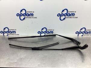 Begagnade Främre torkararm Mercedes A (W169) 1.5 A-160 Pris € 35,00 Marginaltabell erbjuds av Gebr Opdam B.V.