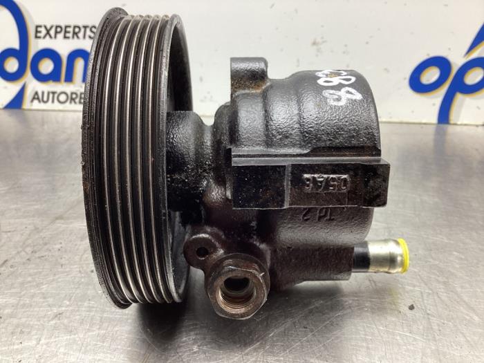 Servostyrningspump från en Dacia Logan MCV (KS) 1.6 16V 2008