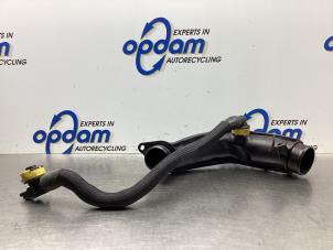 Gebruikte Luchtinlaat slang Peugeot 508 (8D) 2.0 Hybrid4 16V Prijs € 35,00 Margeregeling aangeboden door Gebr Opdam B.V.