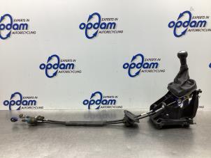 Gebruikte Versnellingsbak Bedieningskabel Peugeot 308 SW (4E/H) 1.6 VTI 16V Prijs € 60,00 Margeregeling aangeboden door Gebr Opdam B.V.