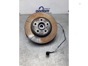 Gebruikte Fusee links-achter Mercedes E (R238) E-200 2.0 Turbo 16V Prijs € 150,00 Margeregeling aangeboden door Gebr Opdam B.V.