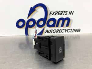 Begagnade Start/stopp-brytare Suzuki Celerio (LF) 1.0 12V Dualjet Pris € 20,00 Marginaltabell erbjuds av Gebr Opdam B.V.