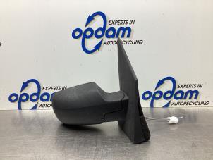 Begagnade Skärmspegel, höger Ford Fiesta 5 (JD/JH) 1.3 Pris € 30,00 Marginaltabell erbjuds av Gebr Opdam B.V.