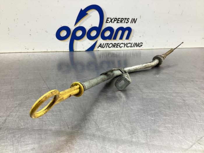 Oljemätsticka från en Renault Captur (2R) 1.2 TCE 16V EDC 2017