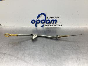 Begagnade Oljemätsticka Renault Captur (2R) 1.2 TCE 16V EDC Pris € 35,00 Marginaltabell erbjuds av Gebr Opdam B.V.