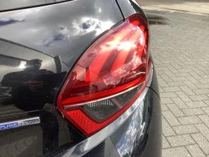 Gebruikte Achterlicht rechts Peugeot 208 I (CA/CC/CK/CL) 1.2 Vti 12V PureTech 82 Prijs € 50,00 Margeregeling aangeboden door Gebr Opdam B.V.