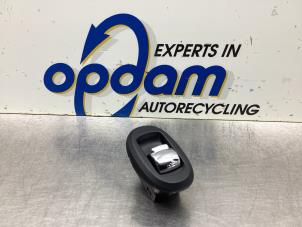 Gebruikte Elektrisch Raam Schakelaar Mini Countryman (R60) 1.6 16V Cooper S Prijs € 25,00 Margeregeling aangeboden door Gebr Opdam B.V.