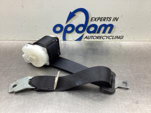 Gebruikte Veiligheidsgordel midden-achter Mazda 2 (DE) 1.3 16V S-VT Prijs € 50,00 Margeregeling aangeboden door Gebr Opdam B.V.