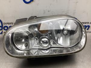 Gebruikte Koplamp links Volkswagen Golf IV (1J1) 1.6 Prijs € 25,00 Margeregeling aangeboden door Gebr Opdam B.V.