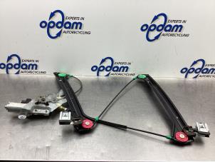 Gebruikte Ruitmechaniek 4Deurs rechts-voor Saab 9-3 II Sport Sedan (YS3F) 1.8t 16V Prijs € 100,00 Margeregeling aangeboden door Gebr Opdam B.V.