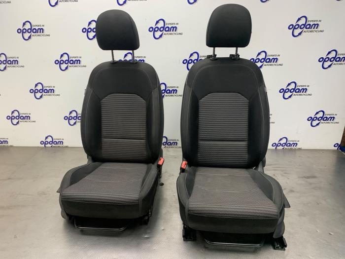 Klädsel, uppsättning (komplett) från en Kia Ceed Sportswagon (CDF) 1.5 T-GDI 16V Eco-Dynamics+ 2022