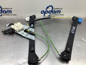 Gebruikte Ruitmechaniek 4Deurs rechts-voor Saab 9-3 Sport Estate (YS3F) 1.8t 16V Prijs € 100,00 Margeregeling aangeboden door Gebr Opdam B.V.