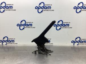 Używane Dzwignia hamulca postojowego Opel Corsa F (UB/UH/UP) 1.2 12V 75 Cena € 50,00 Procedura marży oferowane przez Gebr Opdam B.V.