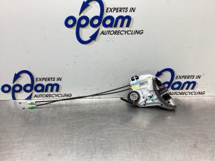 Gebruikte Deurslot Mechaniek 4Deurs links-achter Toyota Aygo (B40) 1.0 12V VVT-i Prijs € 40,00 Margeregeling aangeboden door Gebr Opdam B.V.