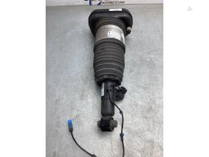 Używane Amortyzator lewy tyl BMW X5 (G05) xDrive 45 e iPerformance 3.0 24V Cena € 850,00 Procedura marży oferowane przez Gebr Opdam B.V.