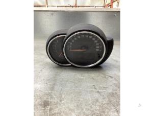 Gebruikte Kilometerteller KM Mini Mini (F56) 1.5 12V Cooper Prijs € 150,00 Margeregeling aangeboden door Gebr Opdam B.V.