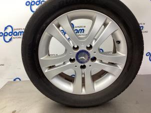 Begagnade Sporthjulsuppsättning + däck Mercedes B (W245) 2.0 B-200 CDI 16V Pris € 199,00 Marginaltabell erbjuds av Gebr Opdam B.V.