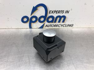 Gebruikte Start/Stop schakelaar Mercedes A (W176) 1.6 A-160 16V Prijs € 100,00 Margeregeling aangeboden door Gebr Opdam B.V.