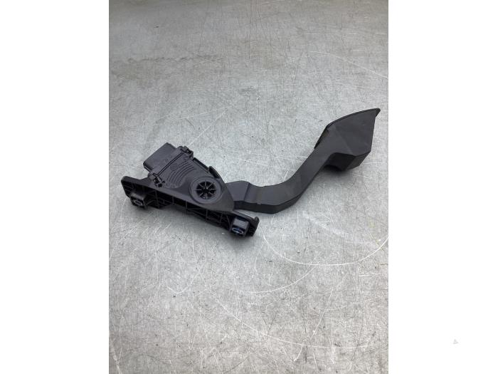 Gaspedalsensor från en Mitsubishi Space Star (A0) 1.0 12V 2014