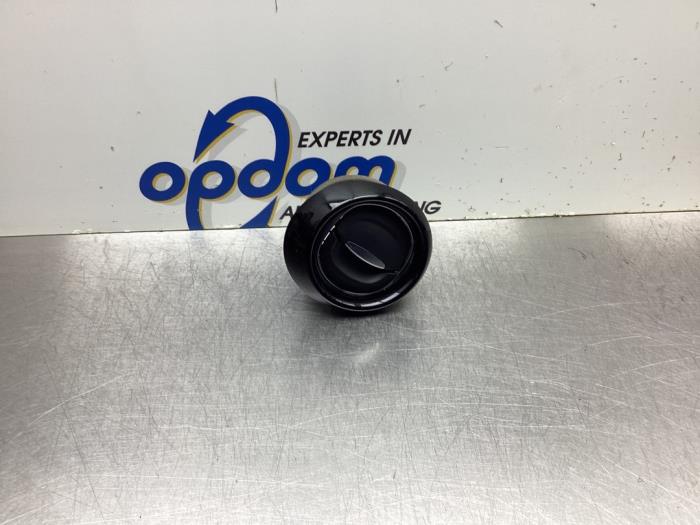 Luftmunstycke, instrumentbräda från en Renault Clio IV Estate/Grandtour (7R) 0.9 Energy TCE 12V 2015