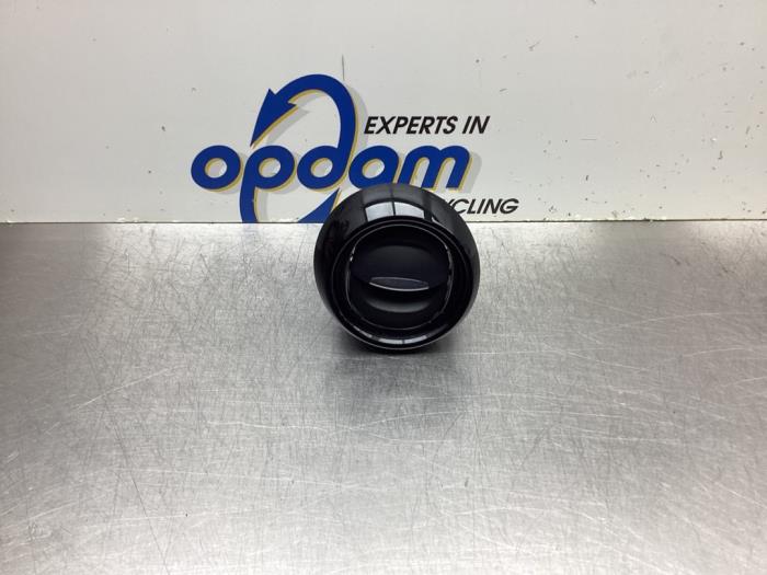 Luftmunstycke, instrumentbräda från en Renault Clio IV Estate/Grandtour (7R) 0.9 Energy TCE 12V 2015