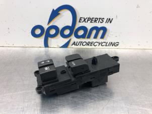 Gebruikte Schakelaar Elektrisch Raam Suzuki Celerio (LF) 1.0 12V Prijs € 40,00 Margeregeling aangeboden door Gebr Opdam B.V.